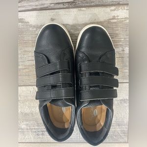 Dr. Scholls Black Velcro Strap Shoes